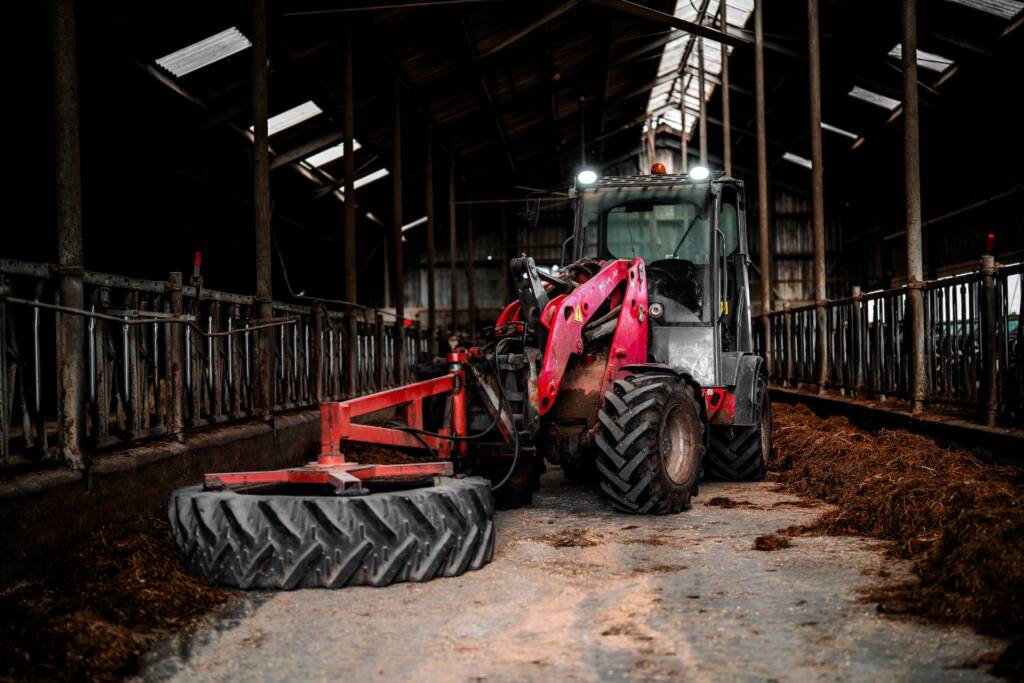 Landbouwmachine in werkplaats