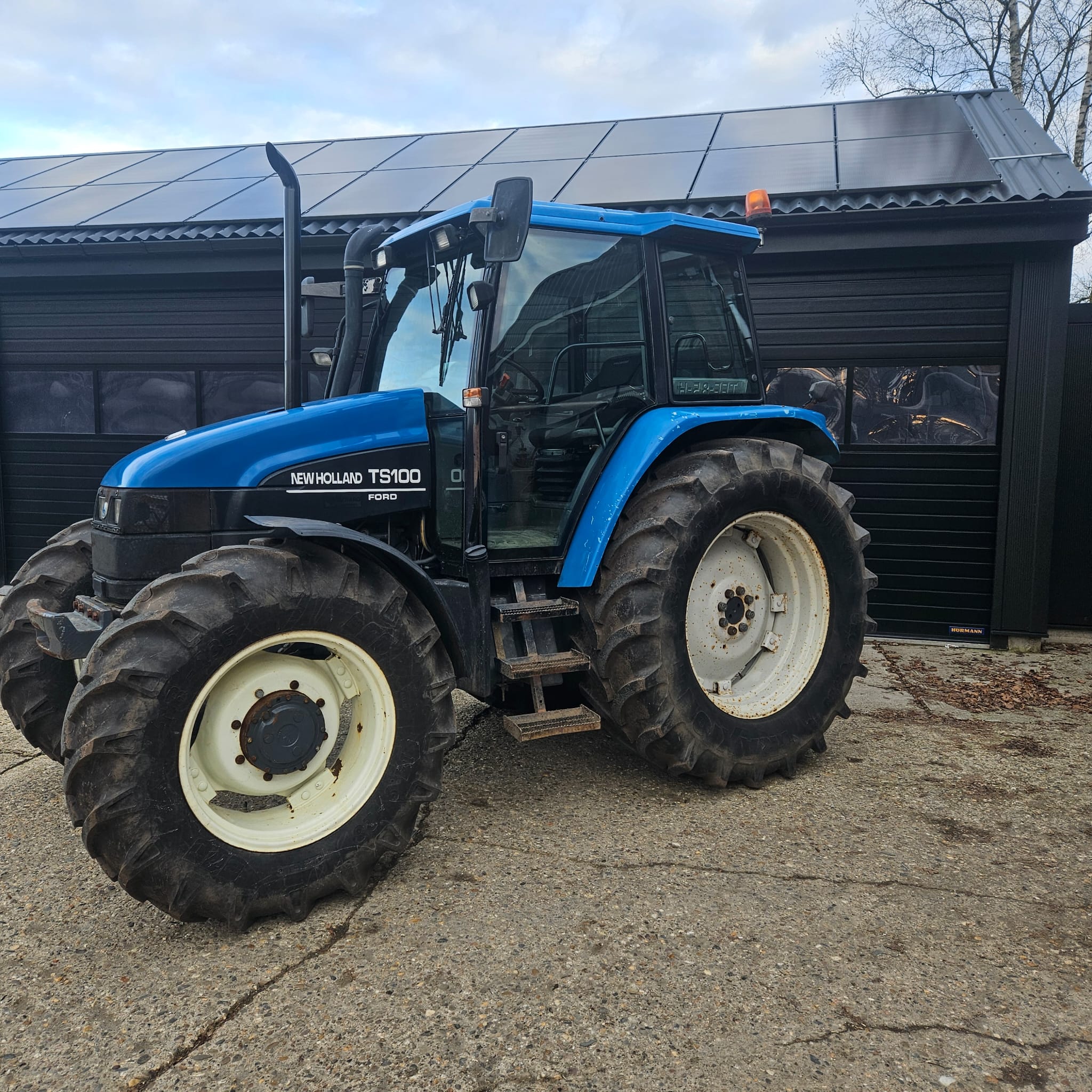 New Holland TS 100